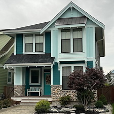 Project-Spotlight-A-Traditional-Holiday-Wonderland-Illuminating-Home-and-Garden 0